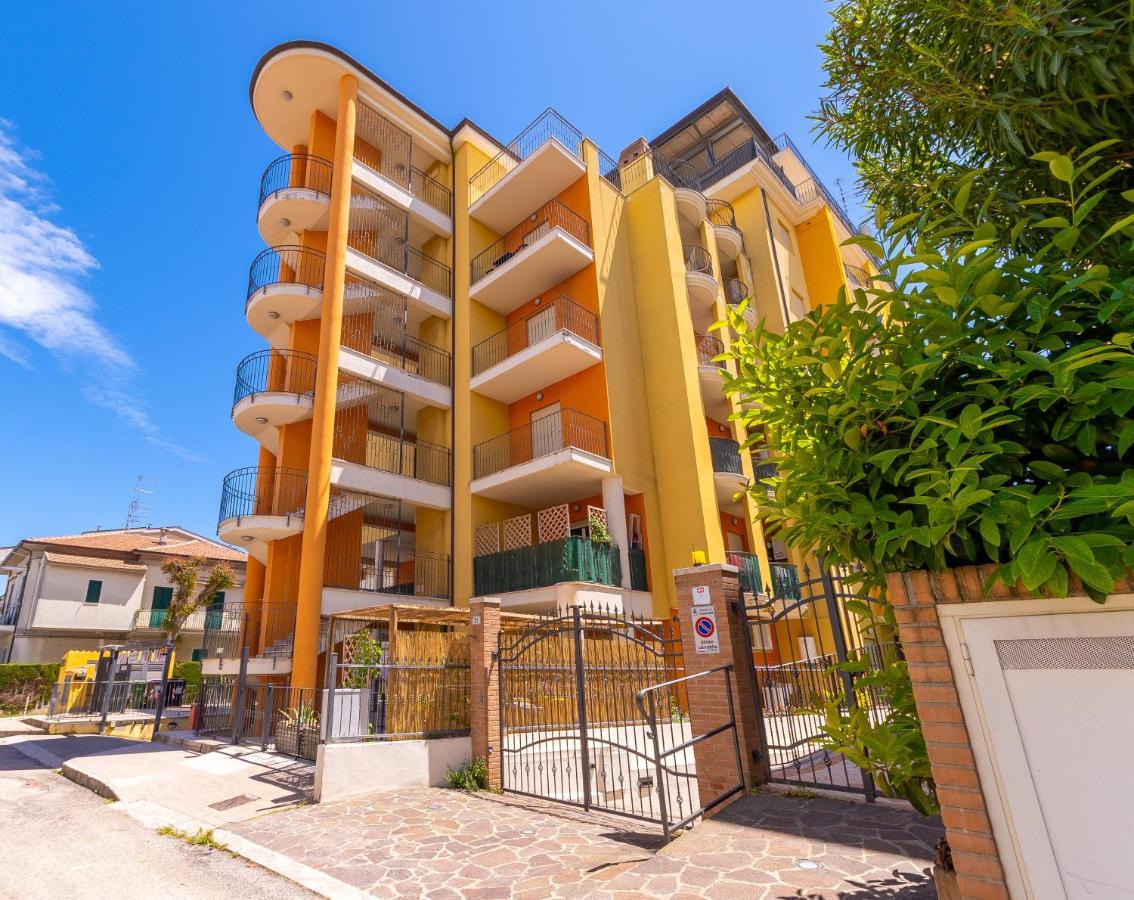 Residence Palazzo Sayonara Tortoreto Exteriér fotografie